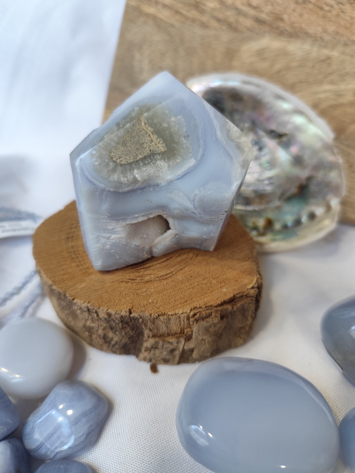 Calcédoine bleue cristallisé ( rare )