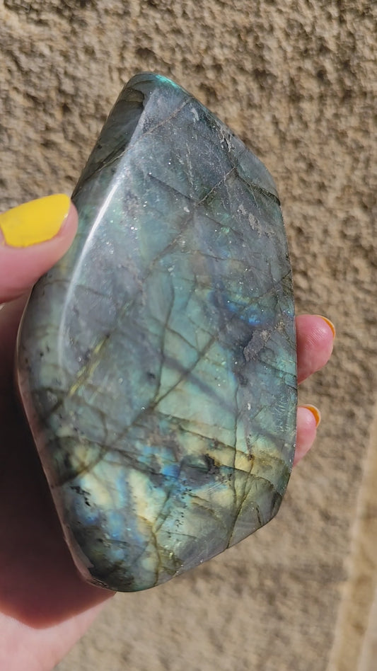 Labradorite 639g